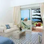 La Minerva فندق كابري